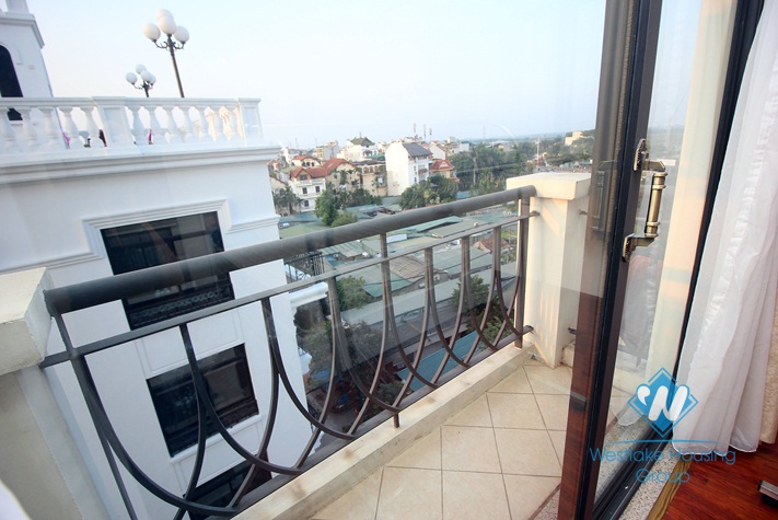 A high floor, 3 bedroom apartment for rent in central Westlake, Tay Ho